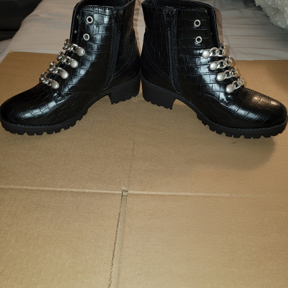 SUGAR Black Croc Obvi Combat Memory Foam Slip-On Block Heel Boots SZ 8 - Picture 3 of 8